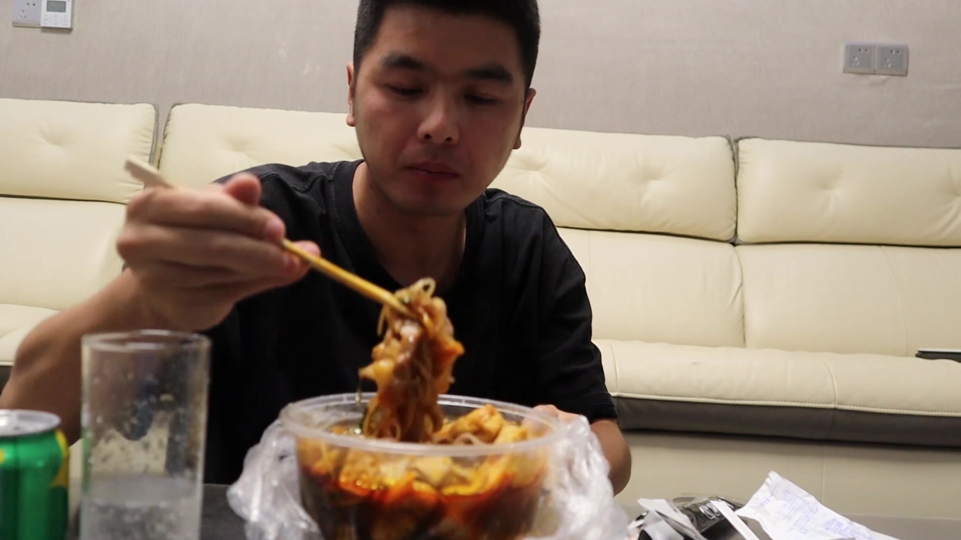 第一次吃麻辣烫太爽了,谈谈小餐饮年入百万麻辣烫店利润解析